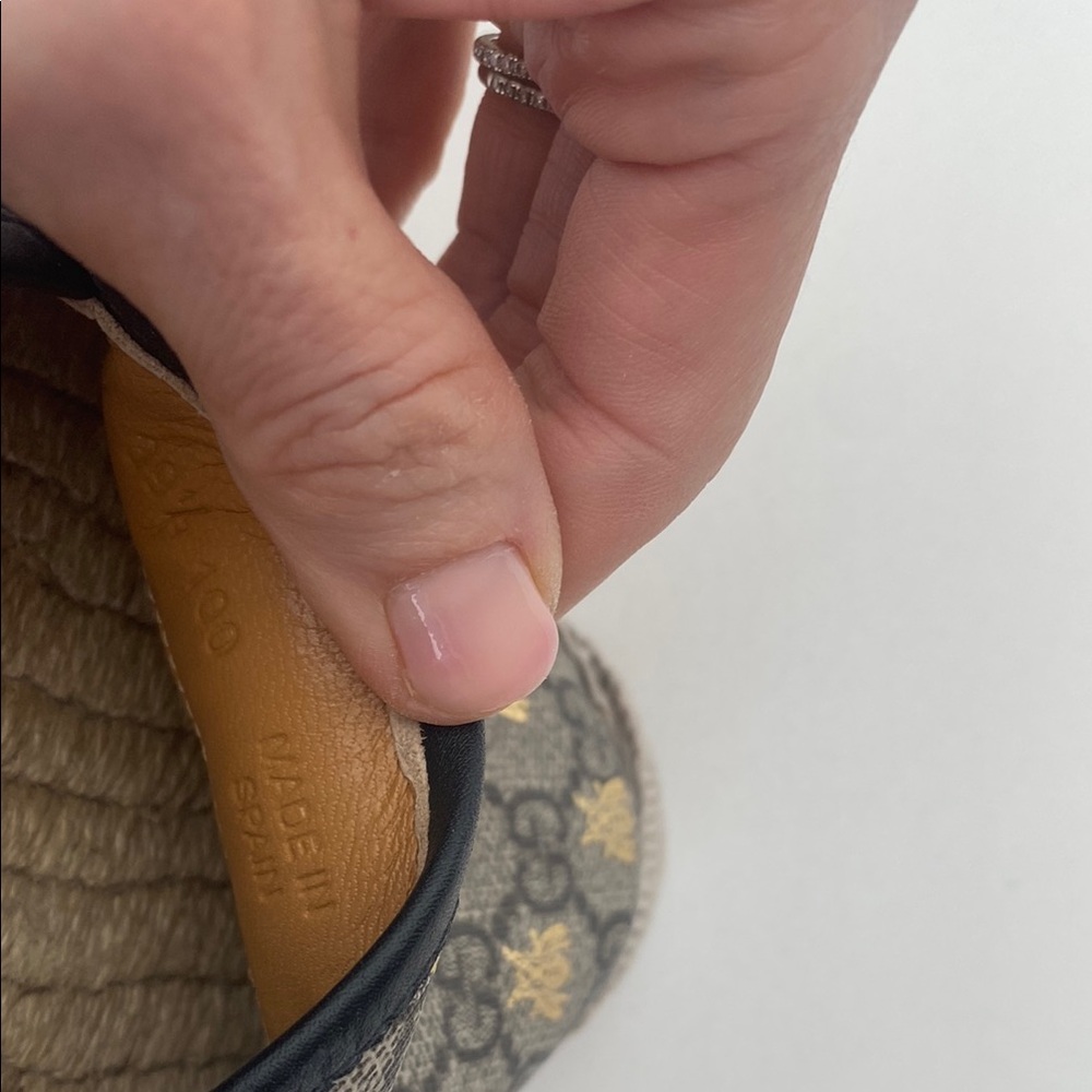 Gucci GG Supreme Bees Espadrilles - Picture 5 of 8